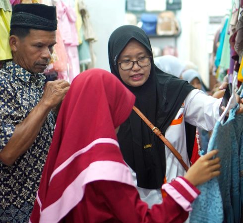 KLL Kepanjenkidul Ajak Anak Yatim Beli Baju Baru